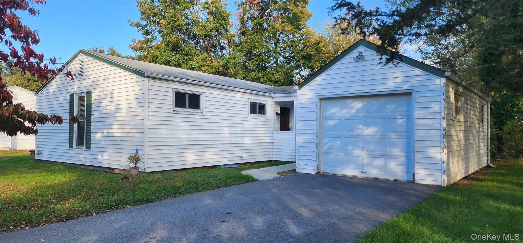 48 Gleason Boulevard, Pleasant Valley
