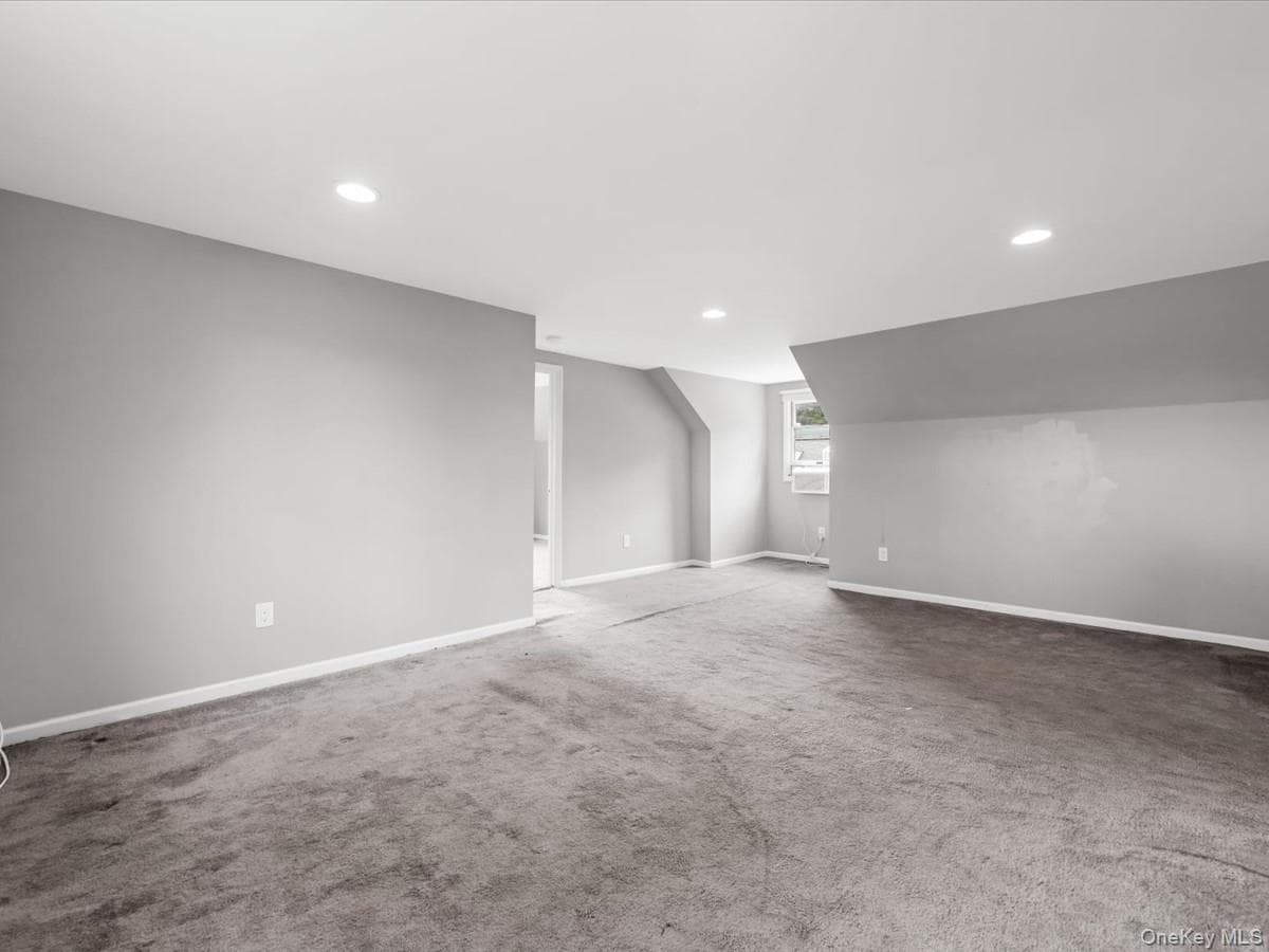 112 Rosemont Avenue thumbnail 11