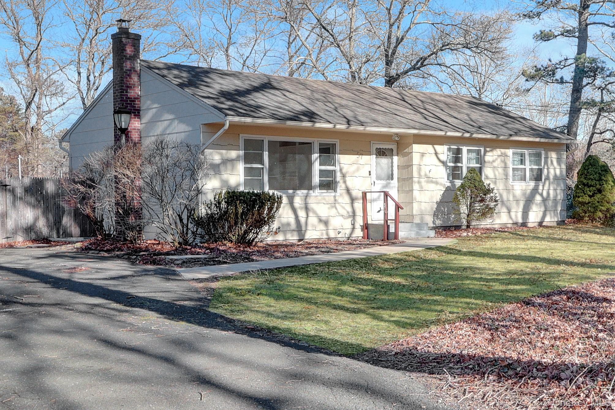 57 Middle Island Avenue, Medford