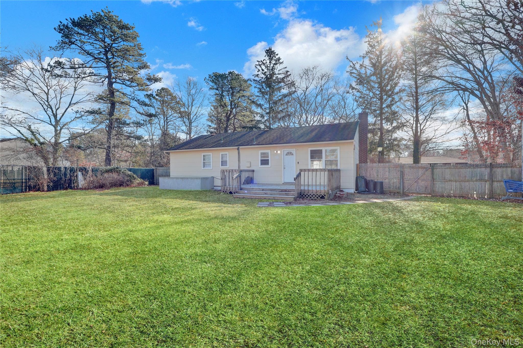 57 Middle Island Avenue thumbnail 22
