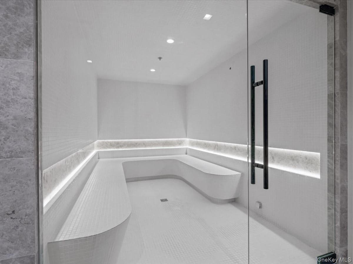 250 E 25th Street Unit: 9B thumbnail 22