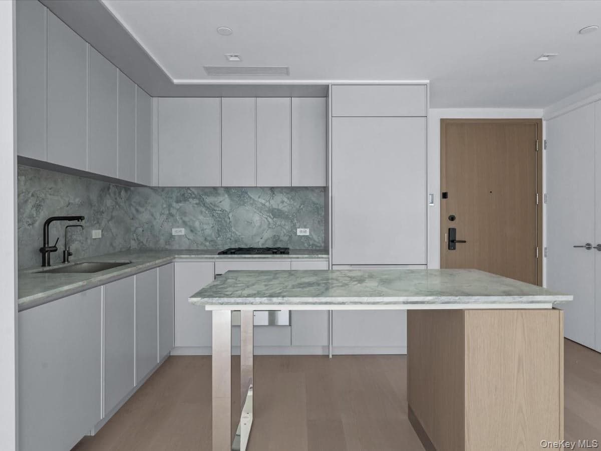 250 E 25th Street Unit: 9B thumbnail 8