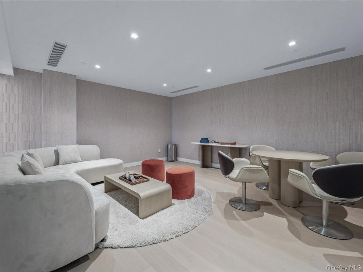 250 E 25th Street Unit: 9B thumbnail 20