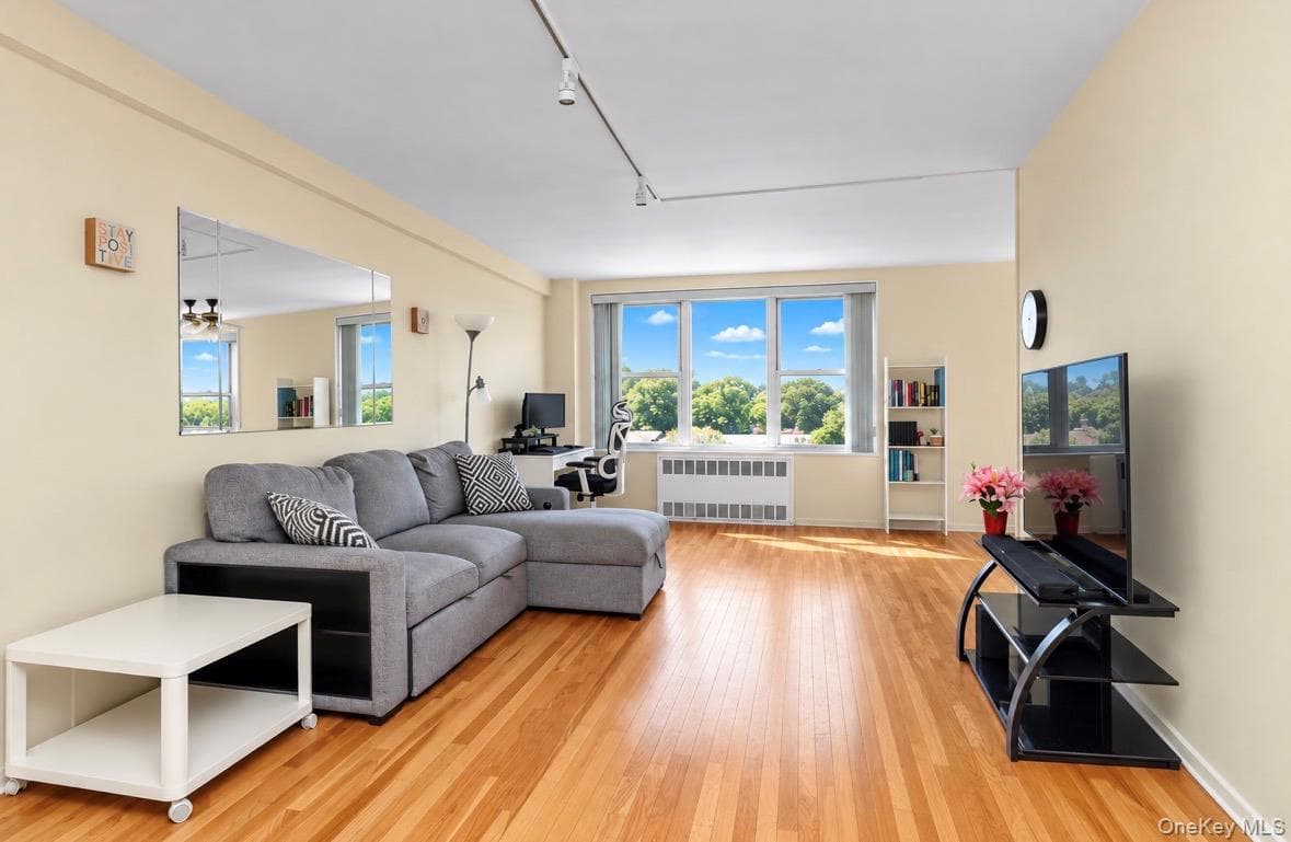 18-50 211th Street Unit: 6B thumbnail 3