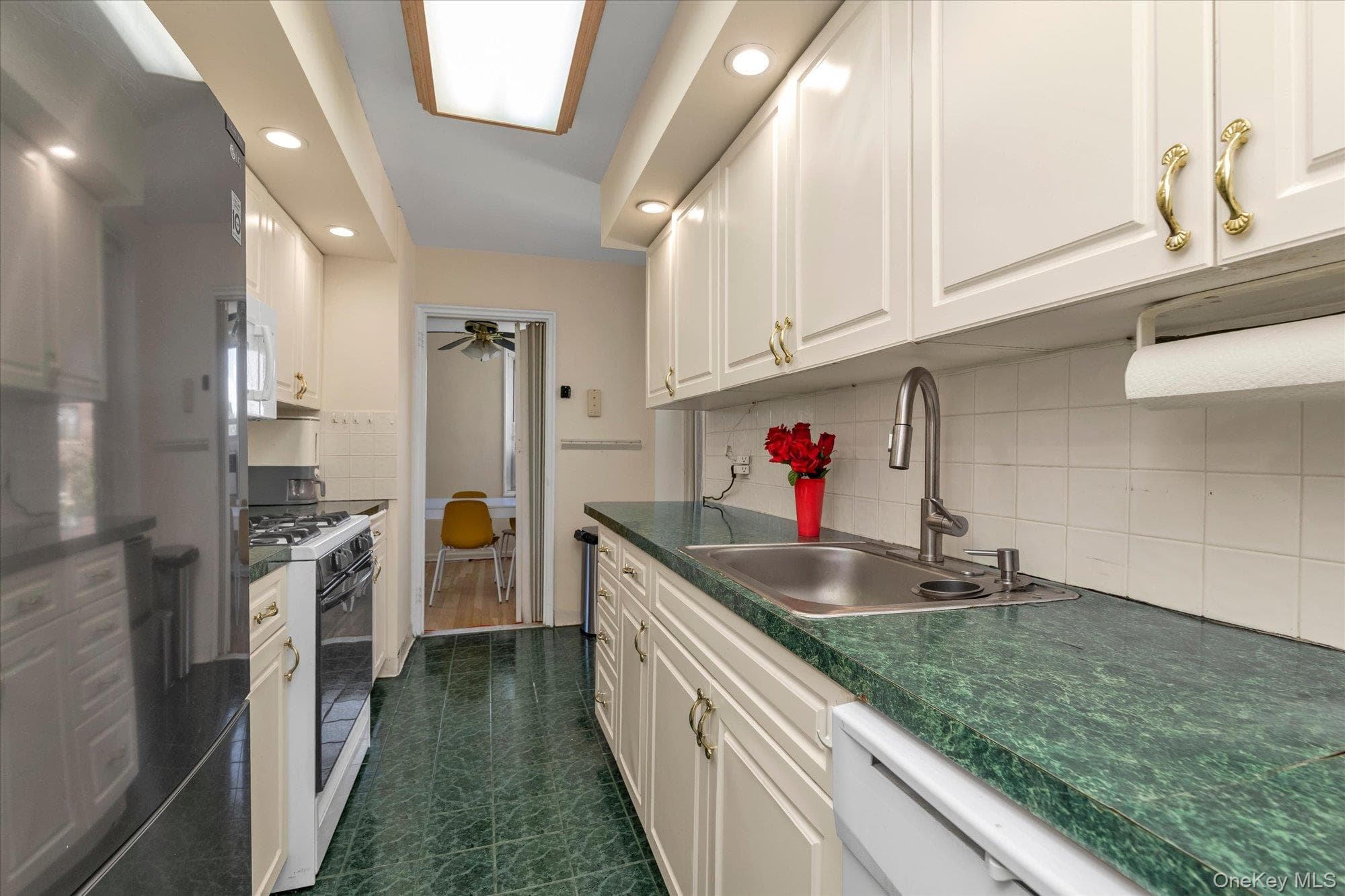 18-50 211th Street Unit: 6B thumbnail 6