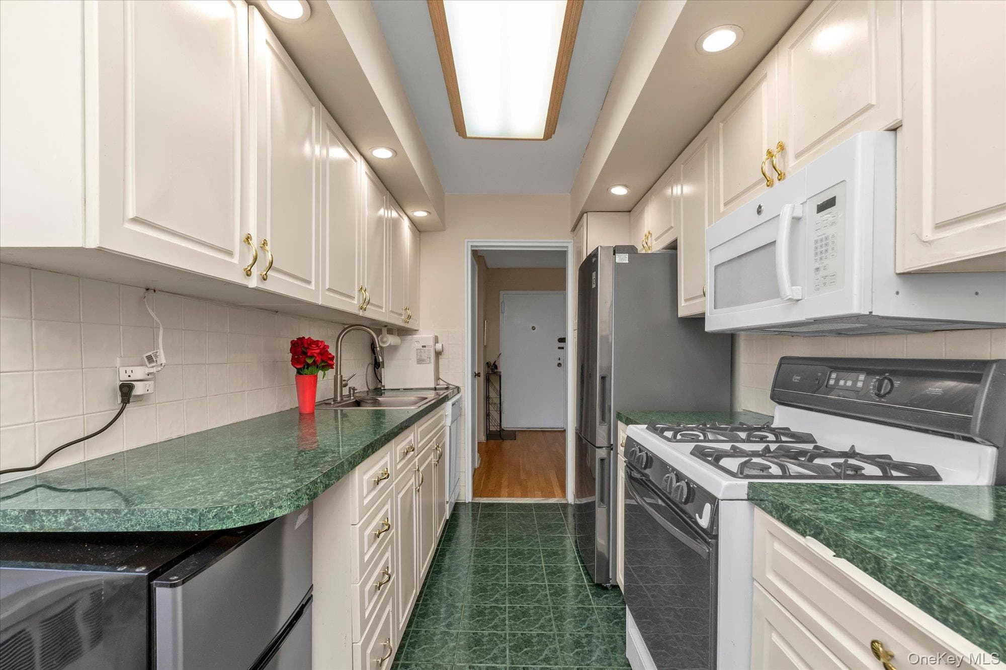 18-50 211th Street Unit: 6B thumbnail 7