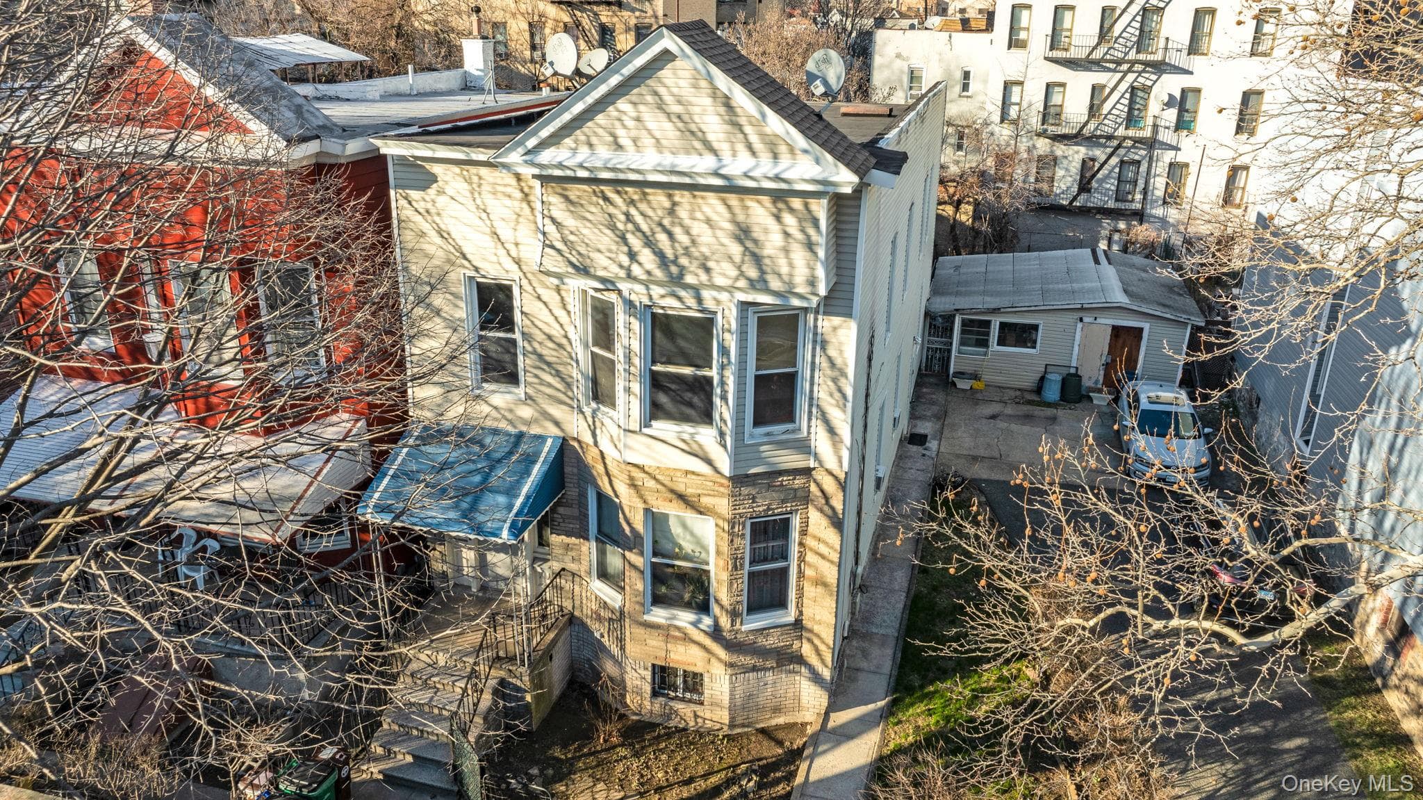 675 E 223rd Street thumbnail 9