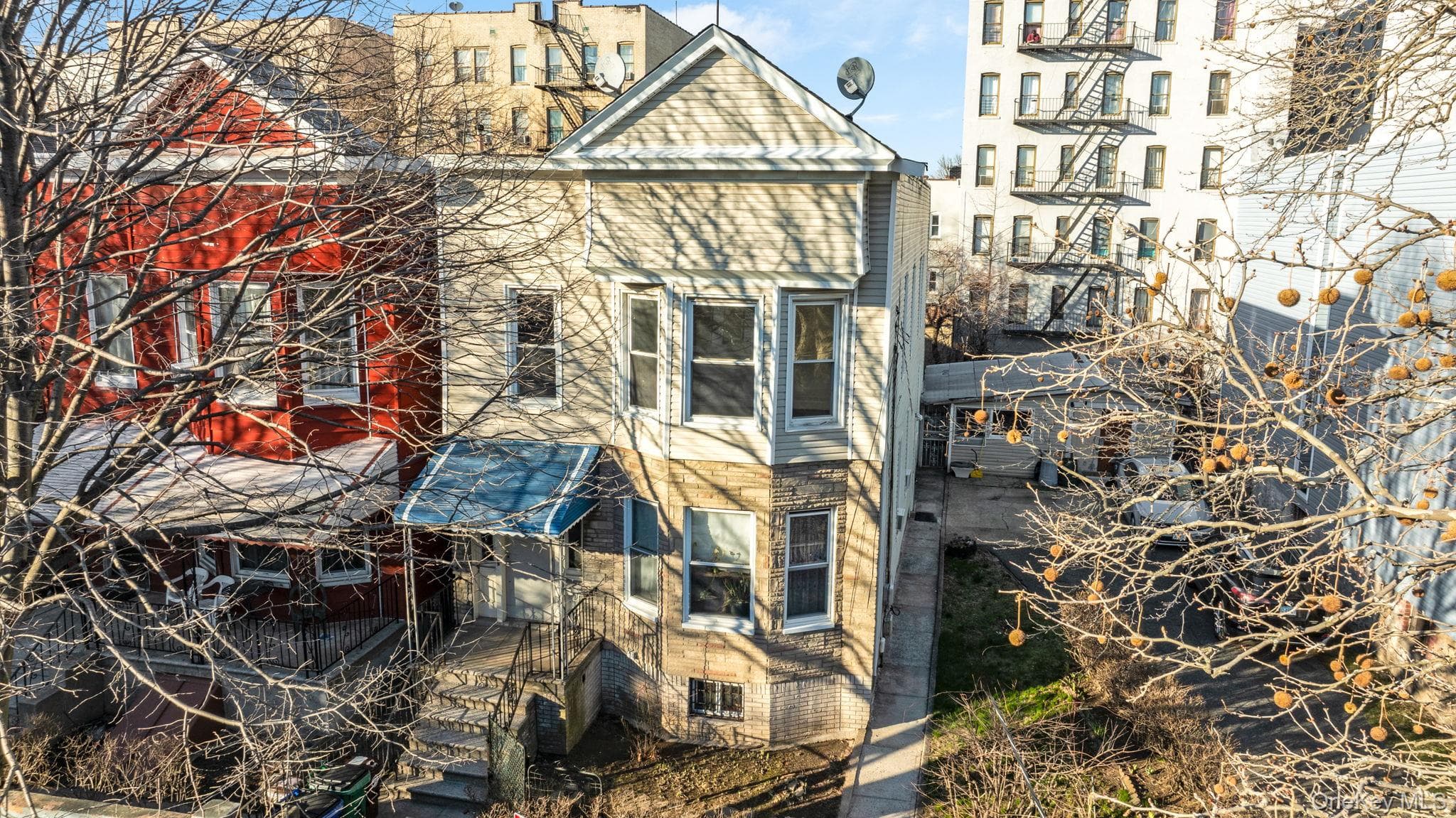 675 E 223rd Street thumbnail 10