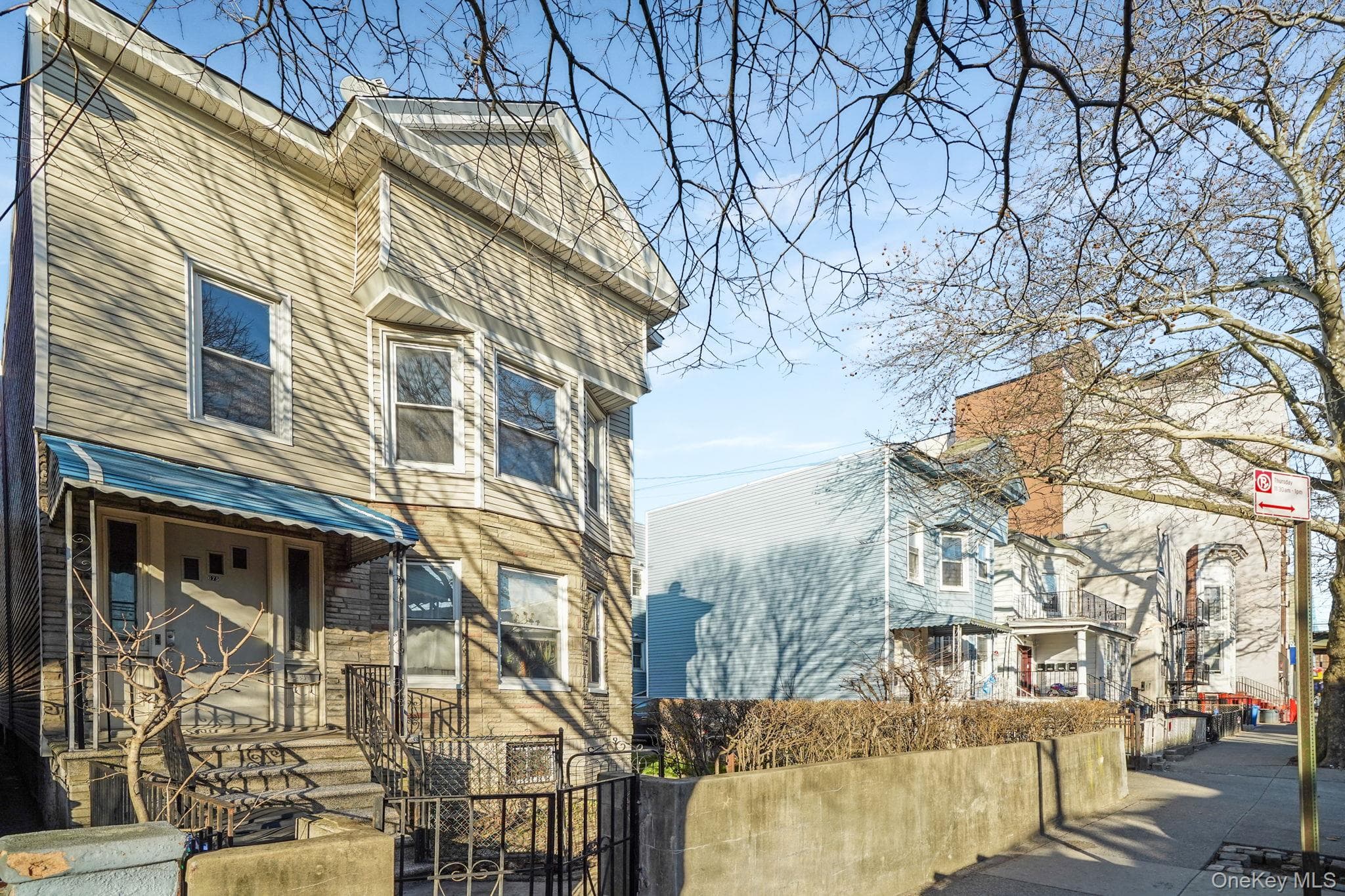 675 E 223rd Street thumbnail 4