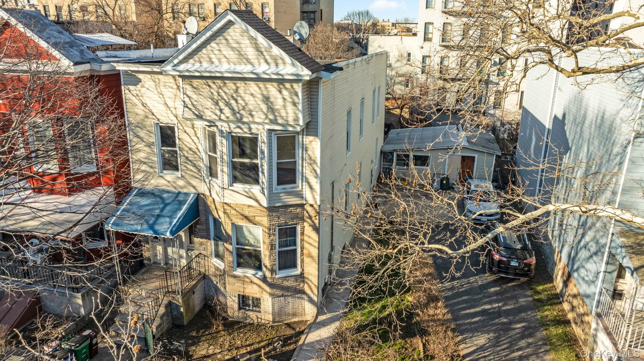 675 E 223rd Street thumbnail 8