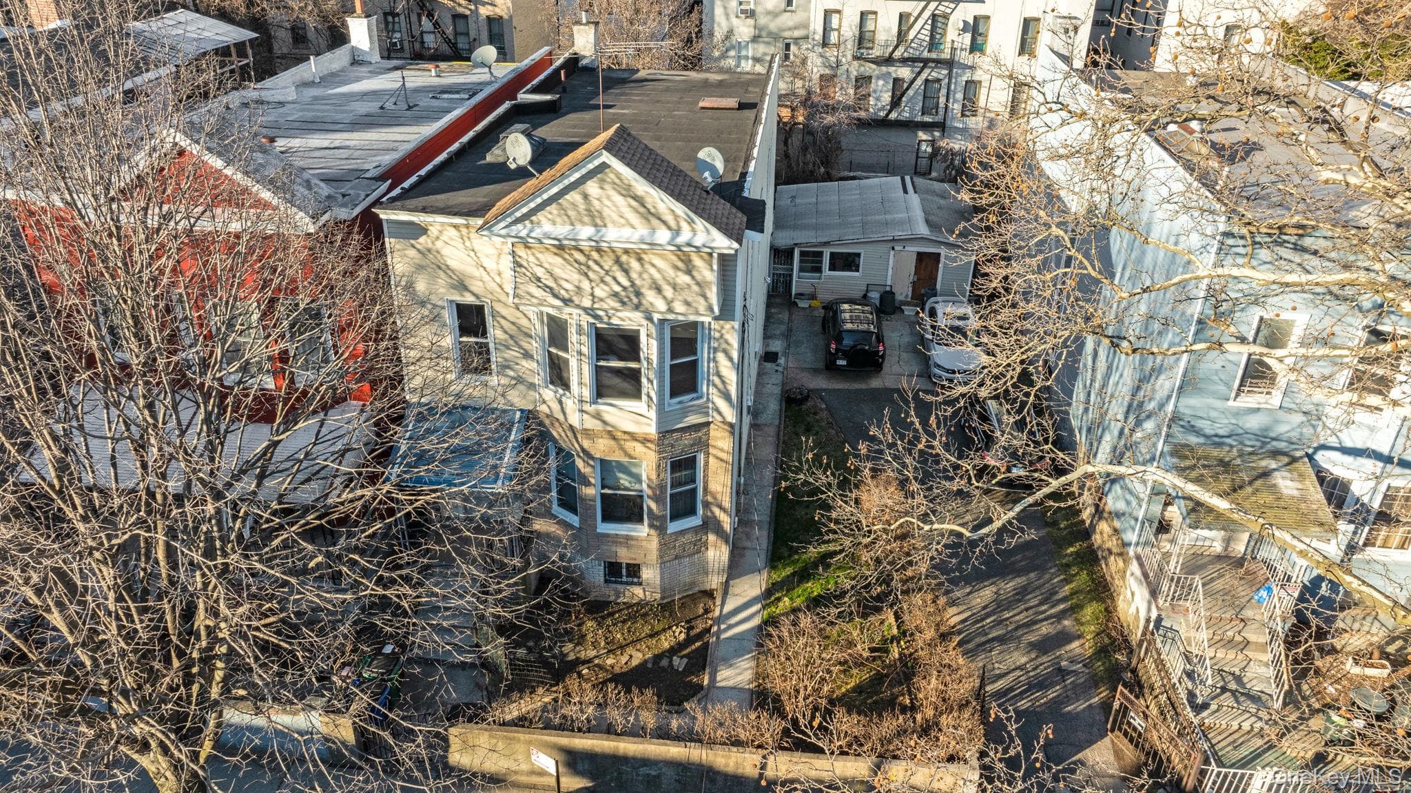675 E 223rd Street thumbnail 26