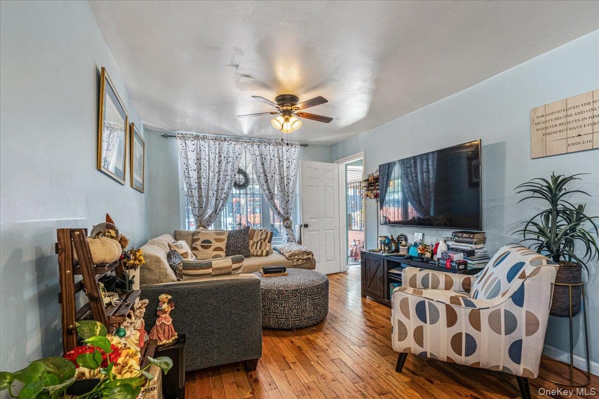 708 Snediker Avenue thumbnail 6
