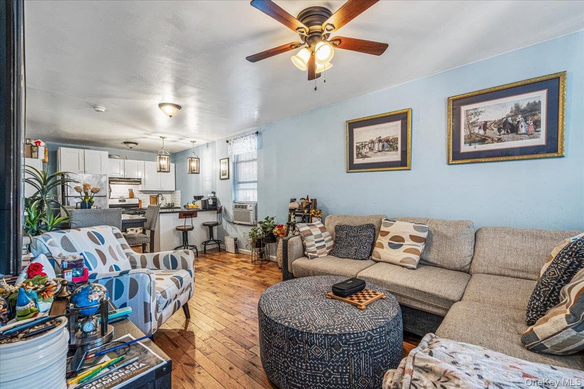 708 Snediker Avenue thumbnail 5