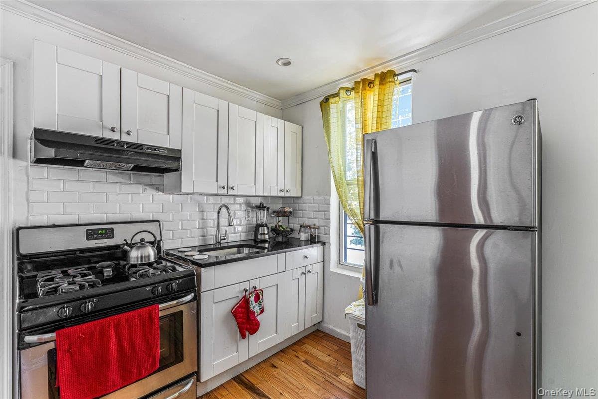 708 Snediker Avenue thumbnail 20