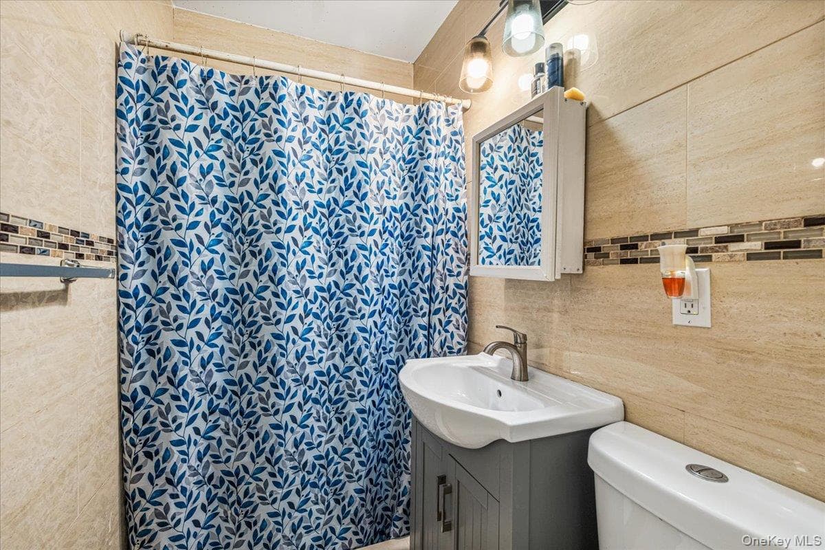 708 Snediker Avenue thumbnail 13