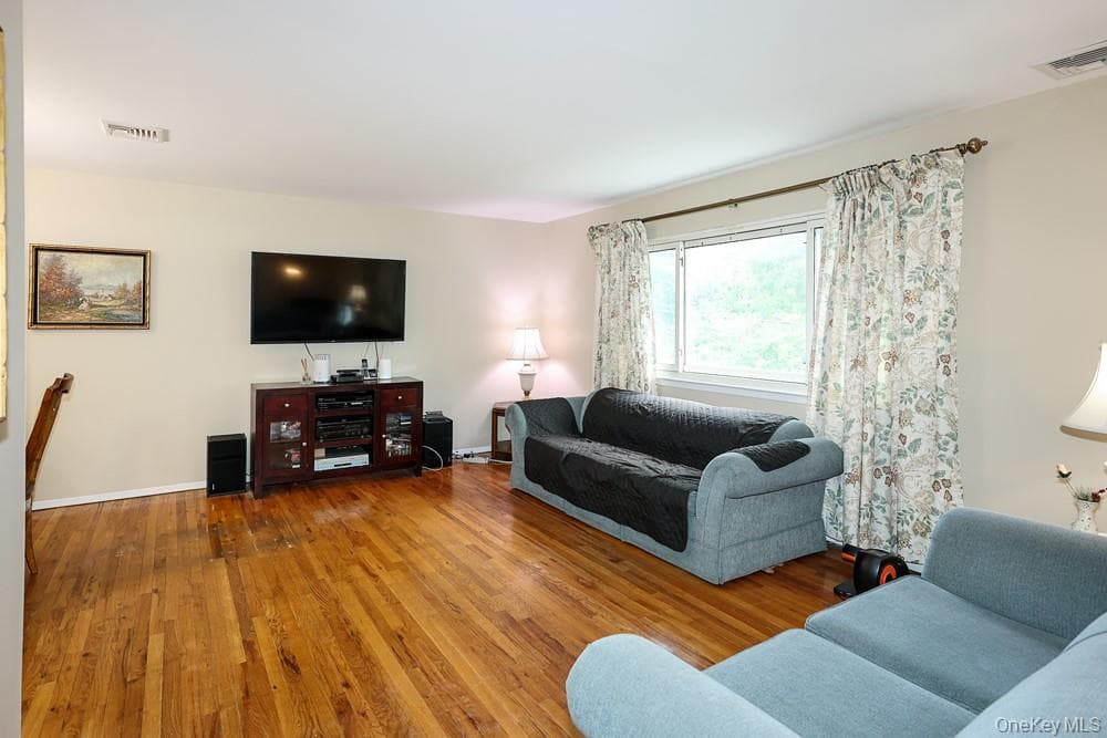 555 N Windsor Avenue thumbnail 4