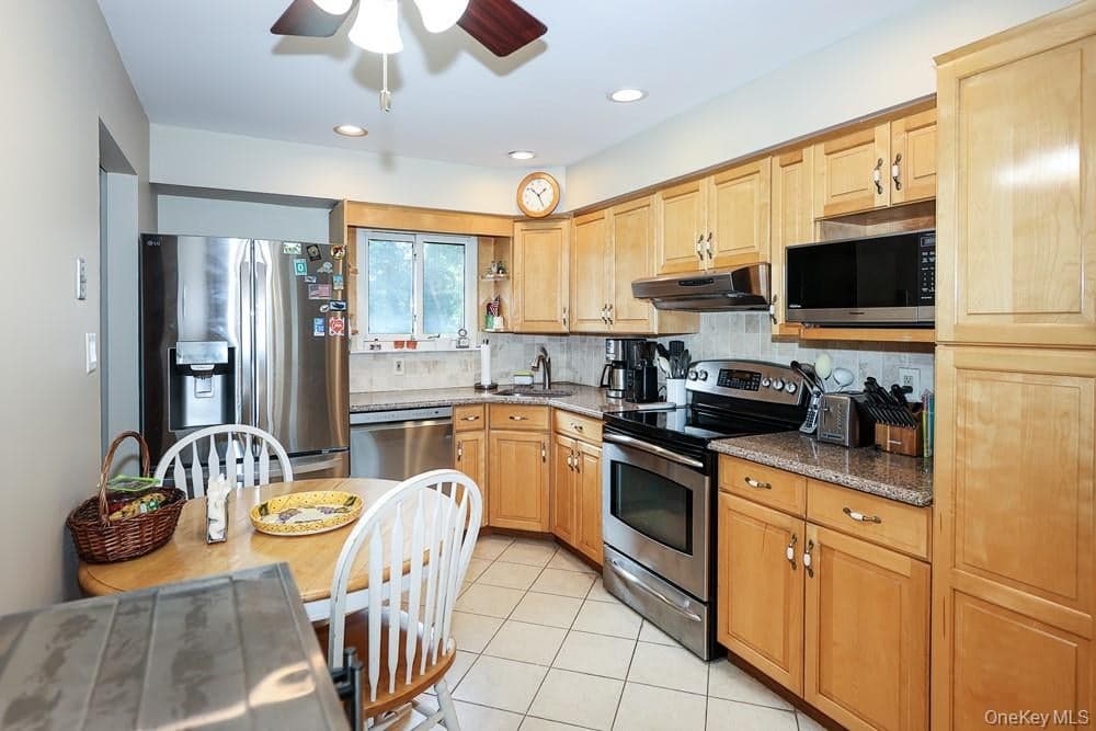 555 N Windsor Avenue thumbnail 12
