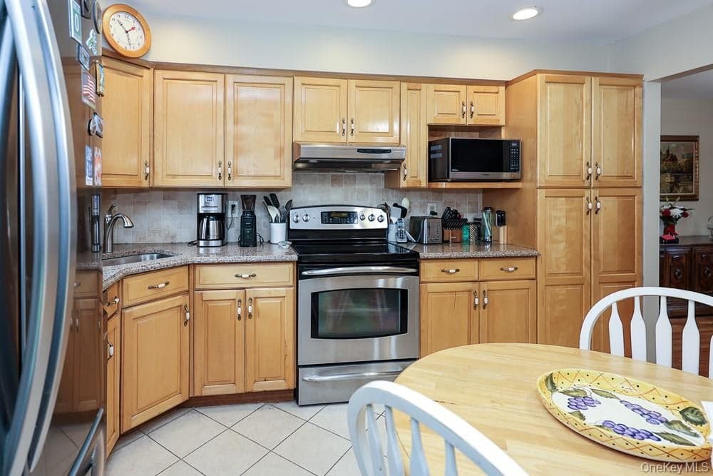 555 N Windsor Avenue thumbnail 13