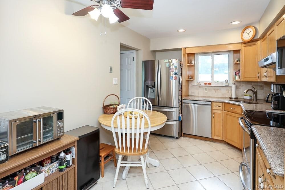 555 N Windsor Avenue thumbnail 11