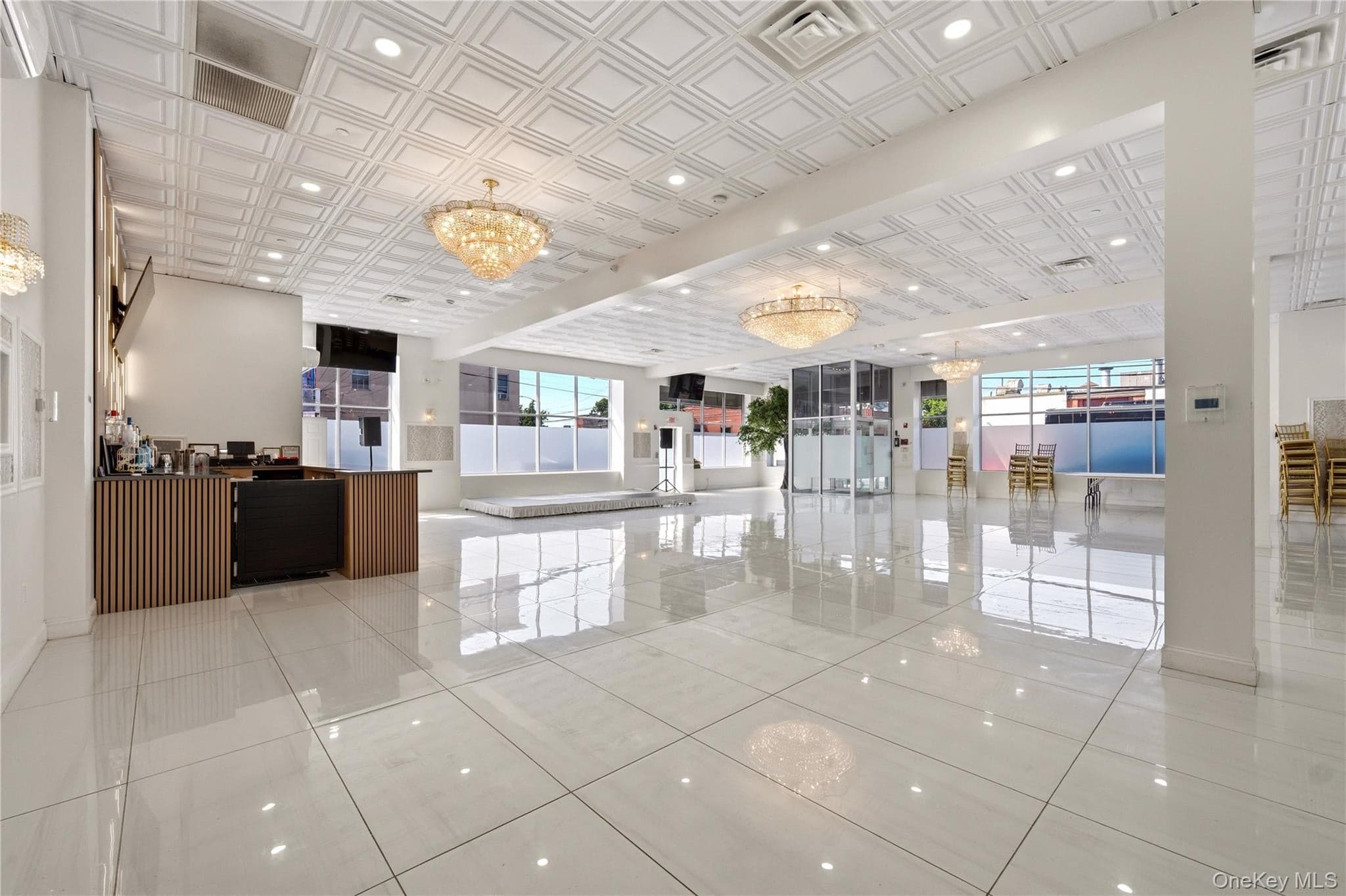 58-02 37th Avenue thumbnail 3