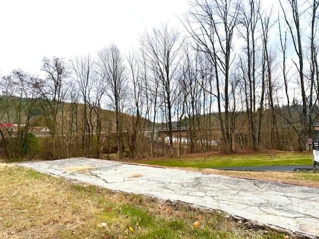 8 River Road thumbnail 3