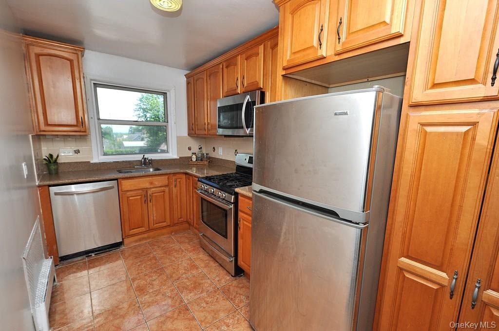 485 Webster Avenue Unit: B5 thumbnail 7