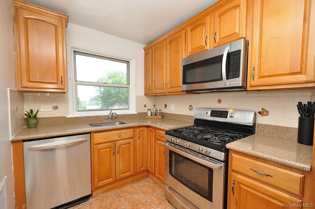 485 Webster Avenue Unit: B5 thumbnail 9
