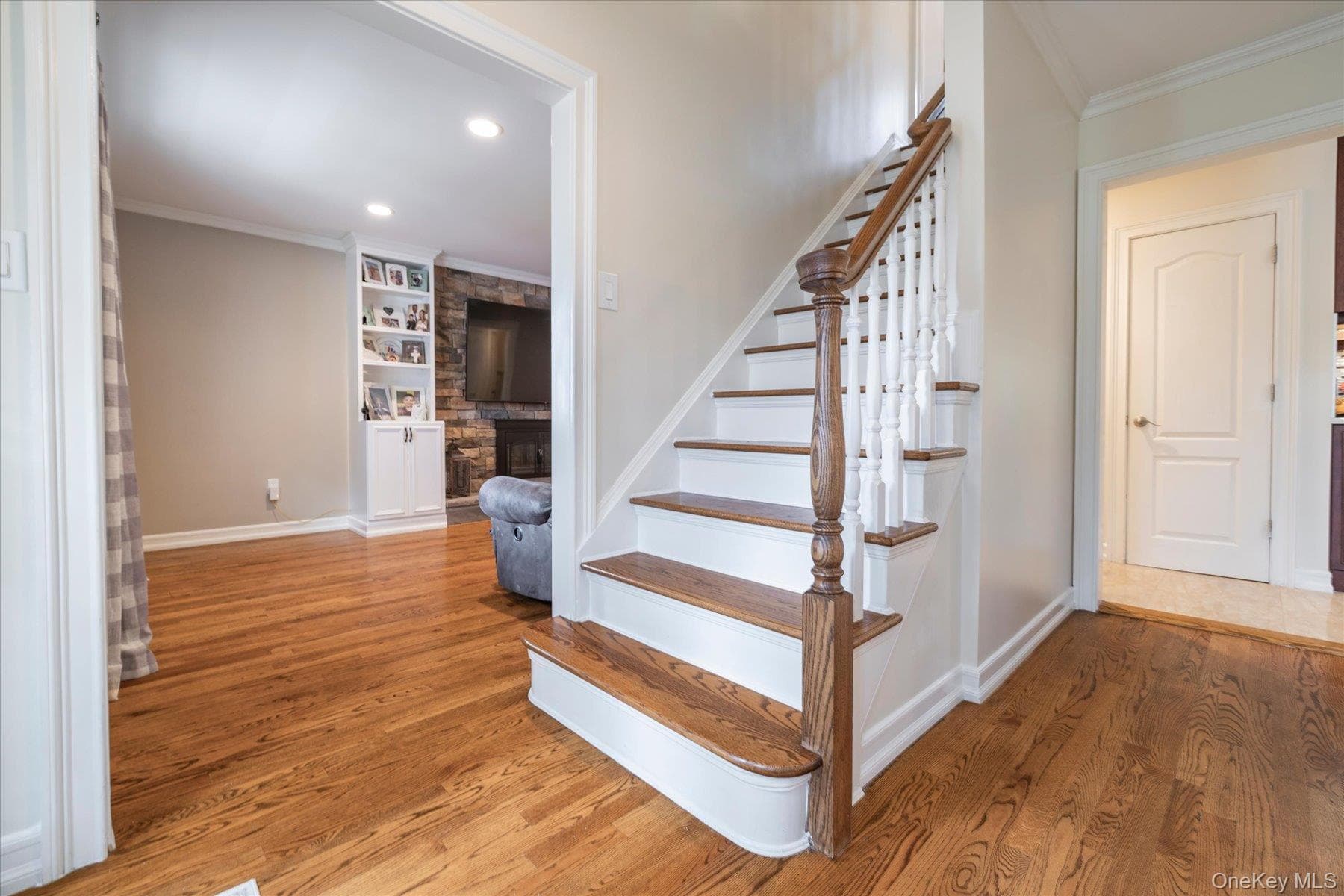 2126 Howell Street thumbnail 25