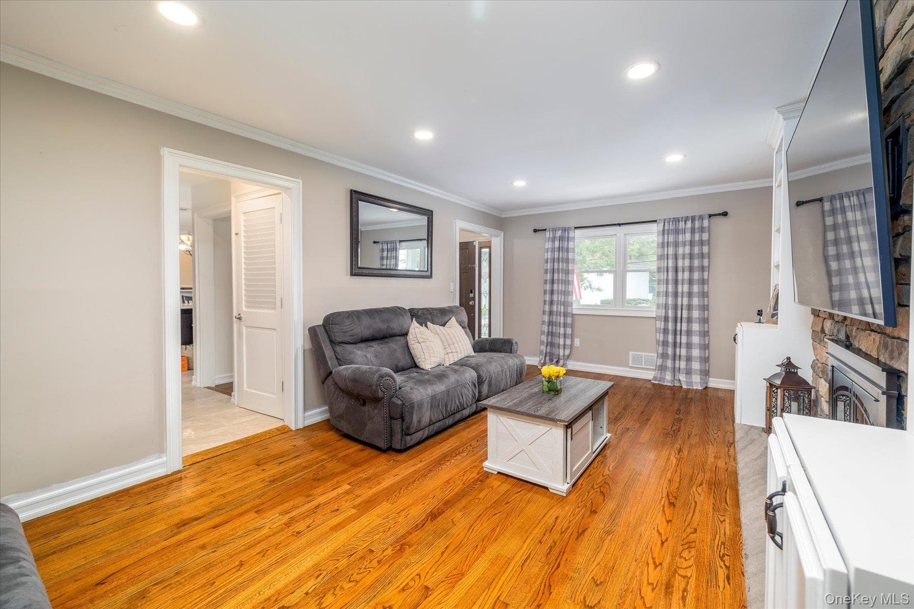 2126 Howell Street thumbnail 23