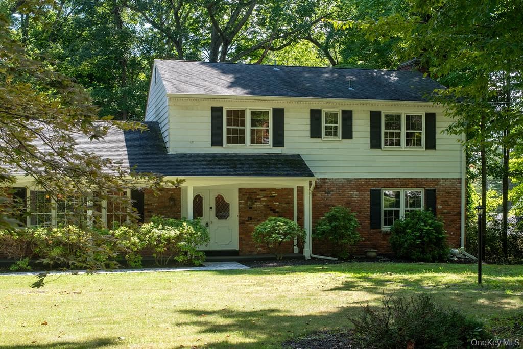 11 Carnelli Court, Poughkeepsie