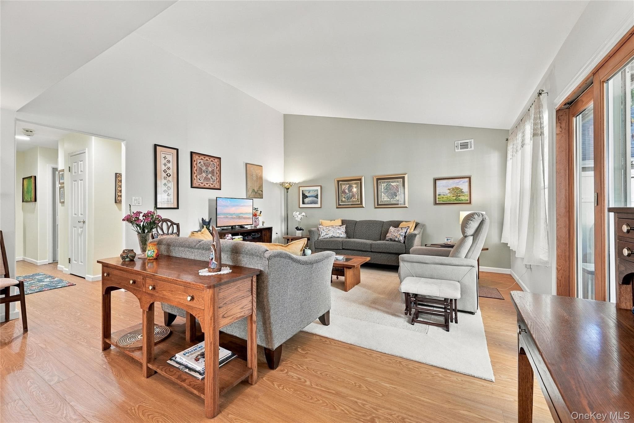 9 Amagansett Court thumbnail 5