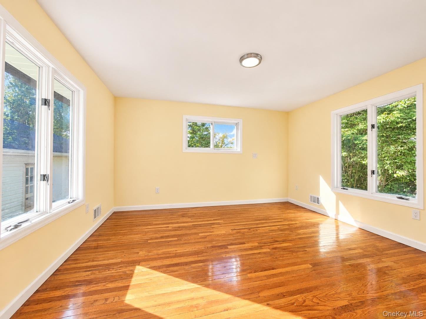 11 Clover Drive thumbnail 11