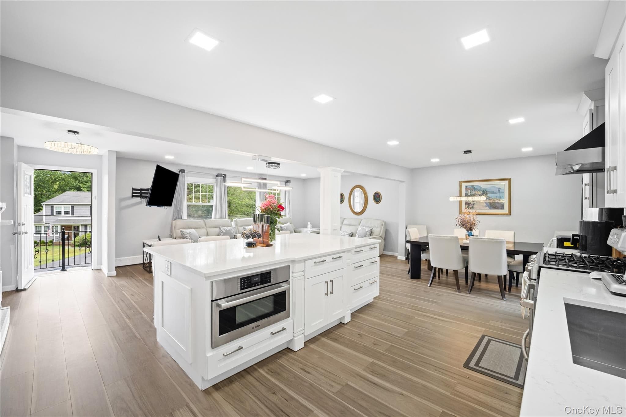3123 Douglas Drive thumbnail 2