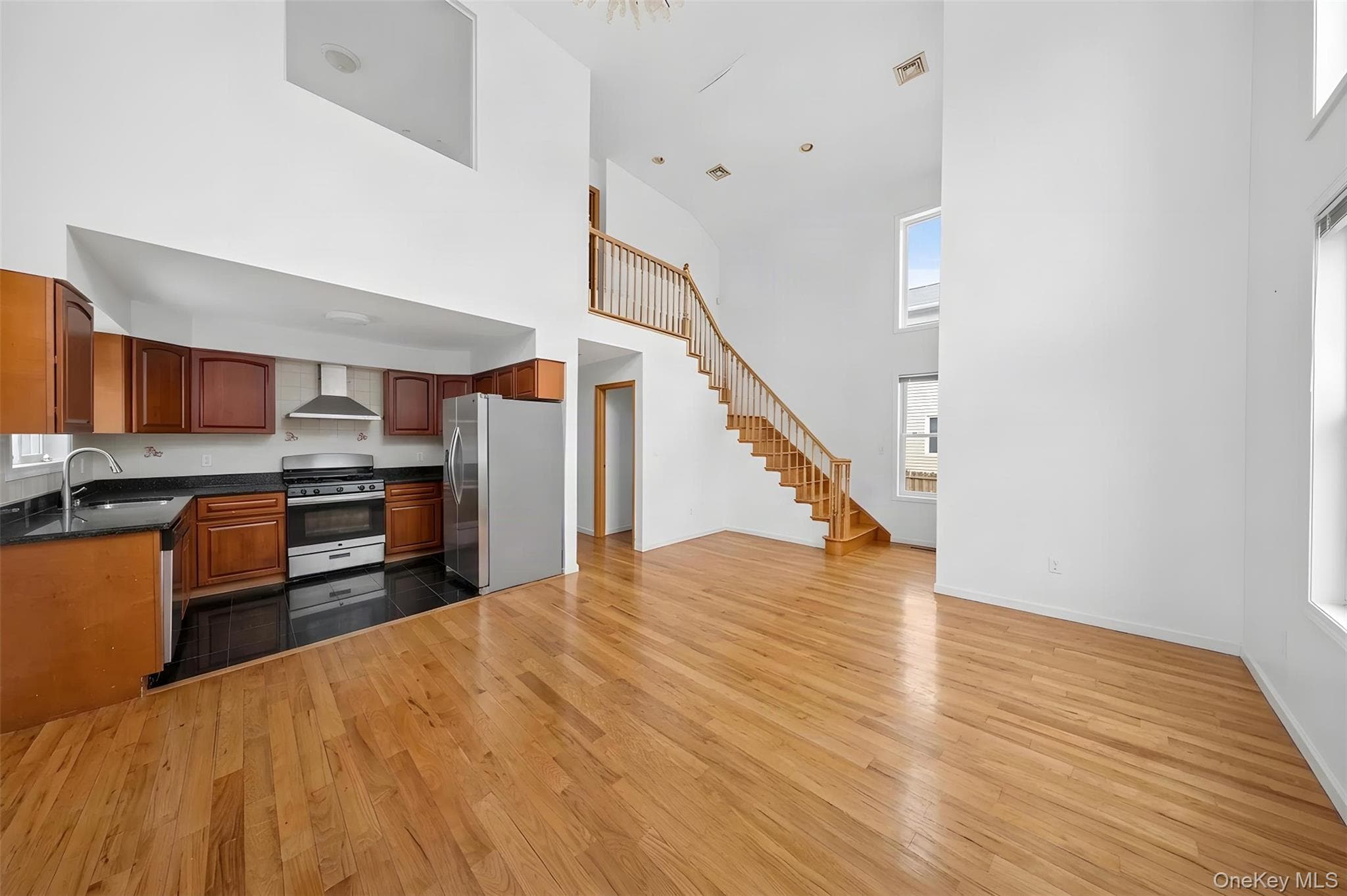 245-71 61st Avenue thumbnail 4