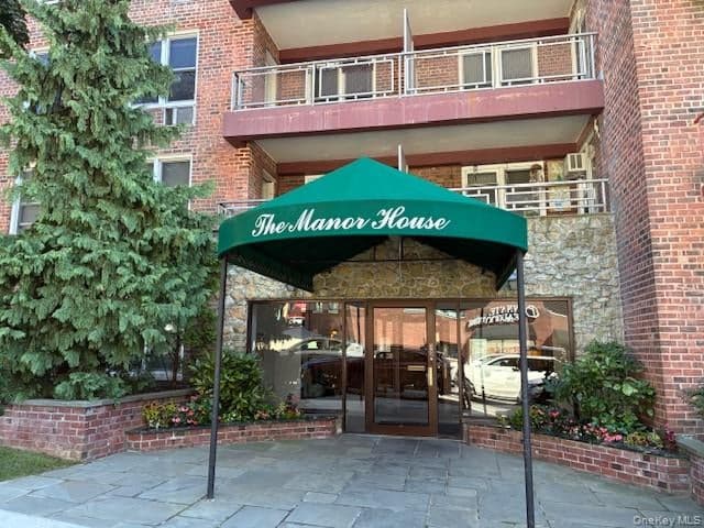 241-20 Northern Blvd Blvd Unit: 2C, Douglaston