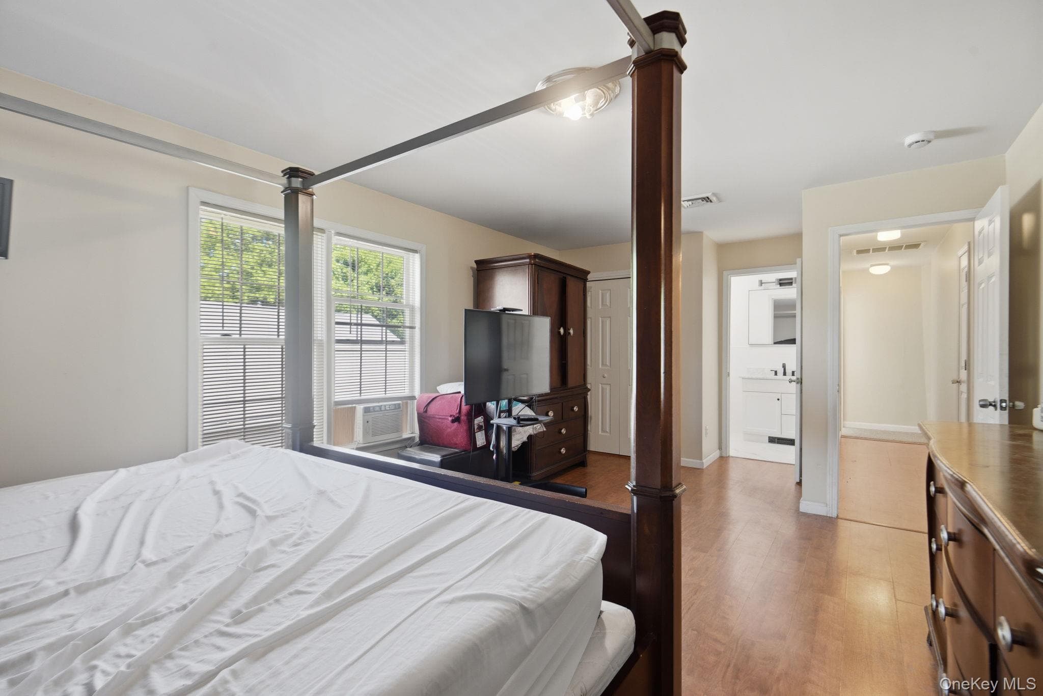 37 N Cedar Street thumbnail 18