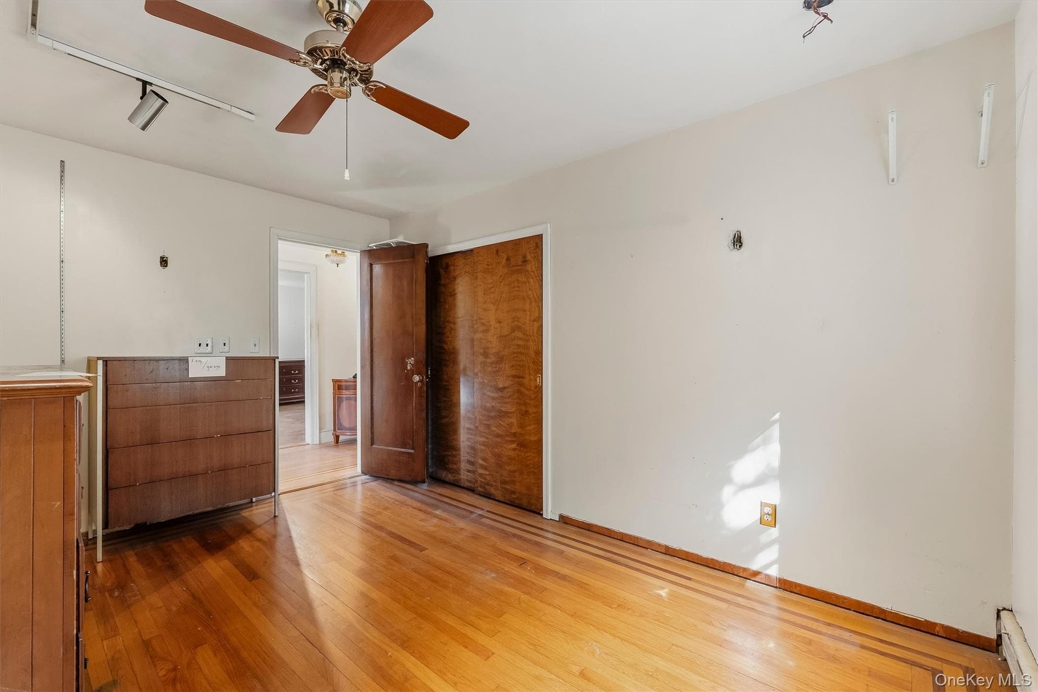 132 E 238th Street thumbnail 18