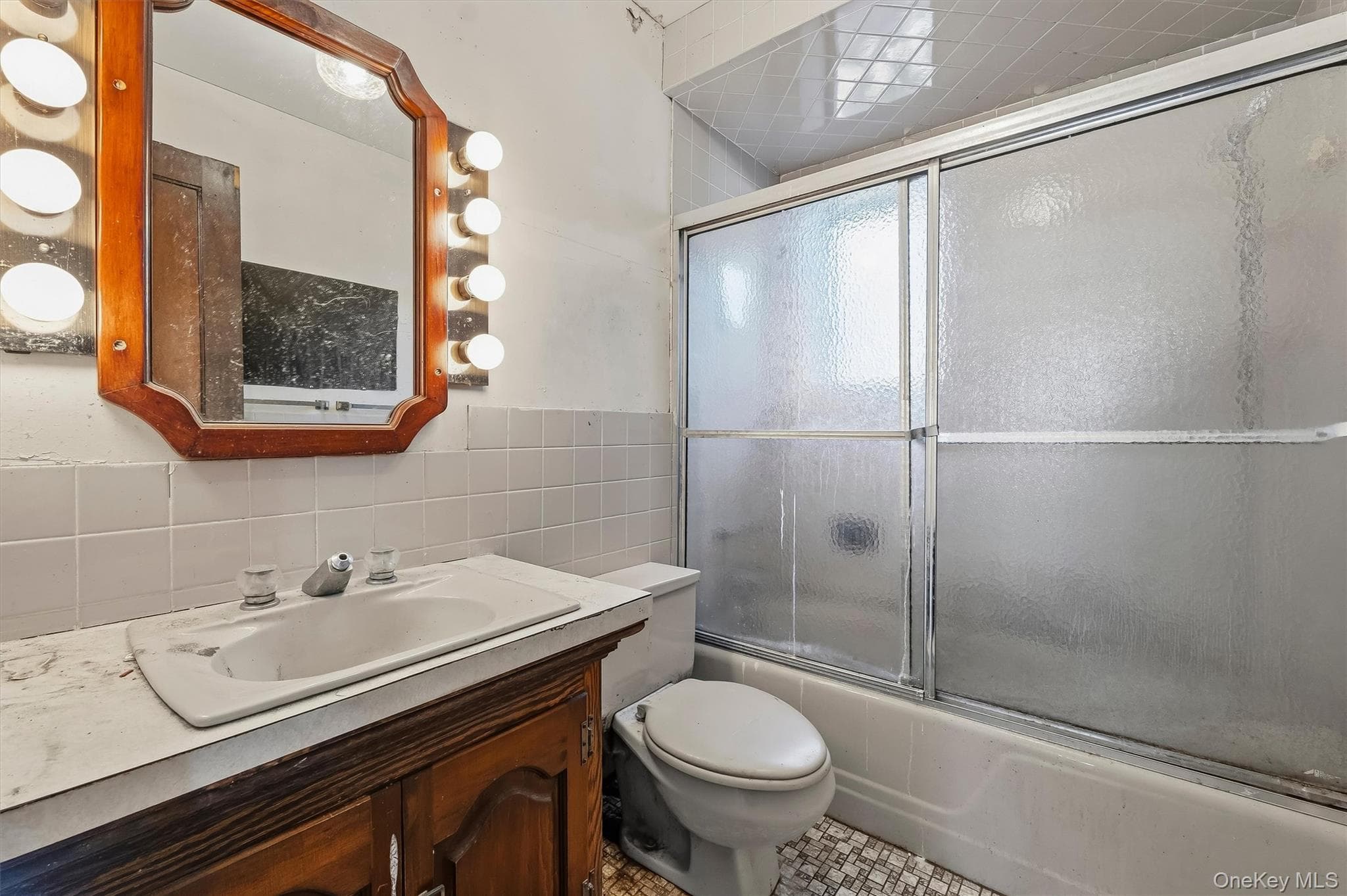 132 E 238th Street thumbnail 21