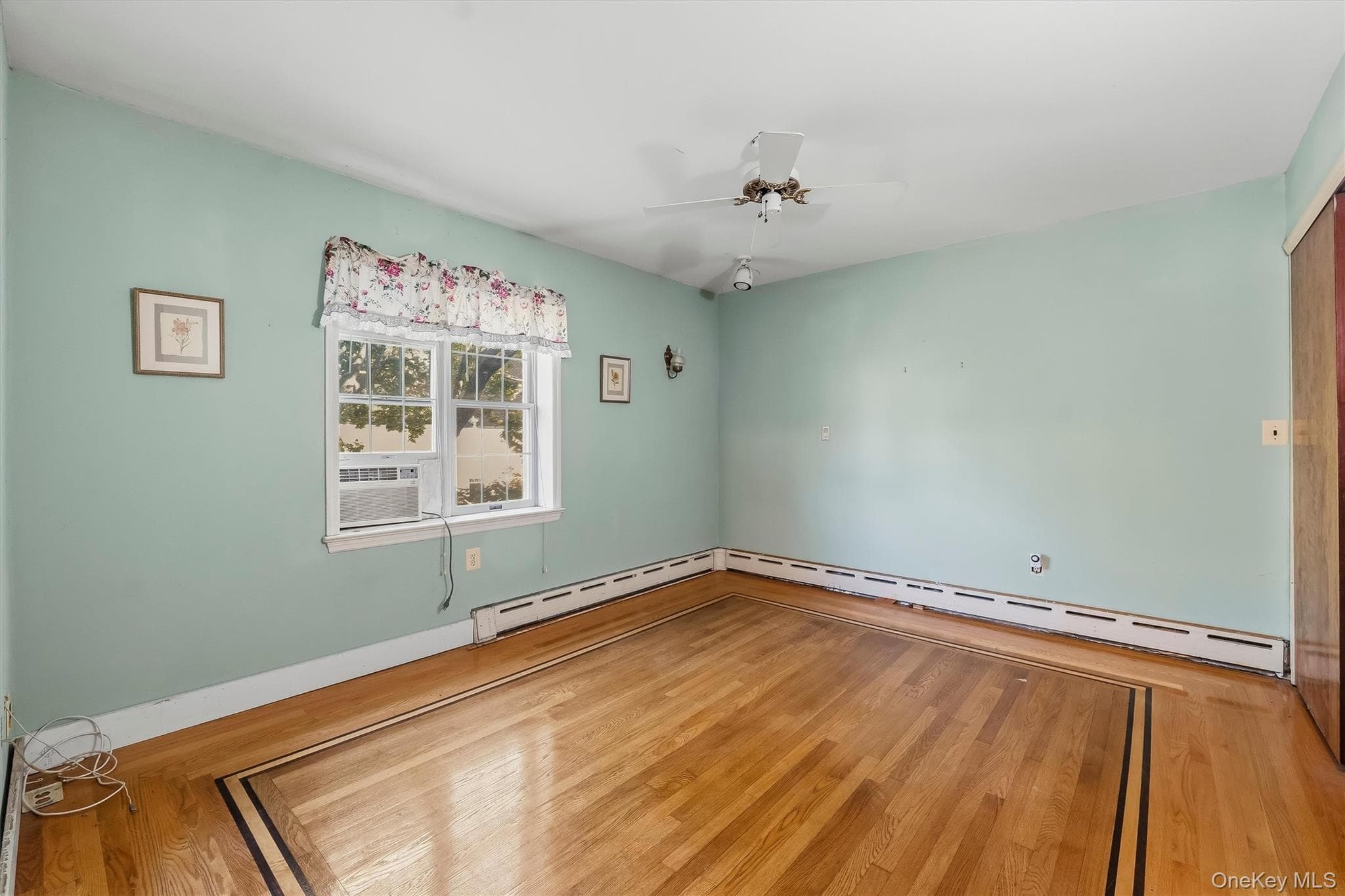 132 E 238th Street thumbnail 19