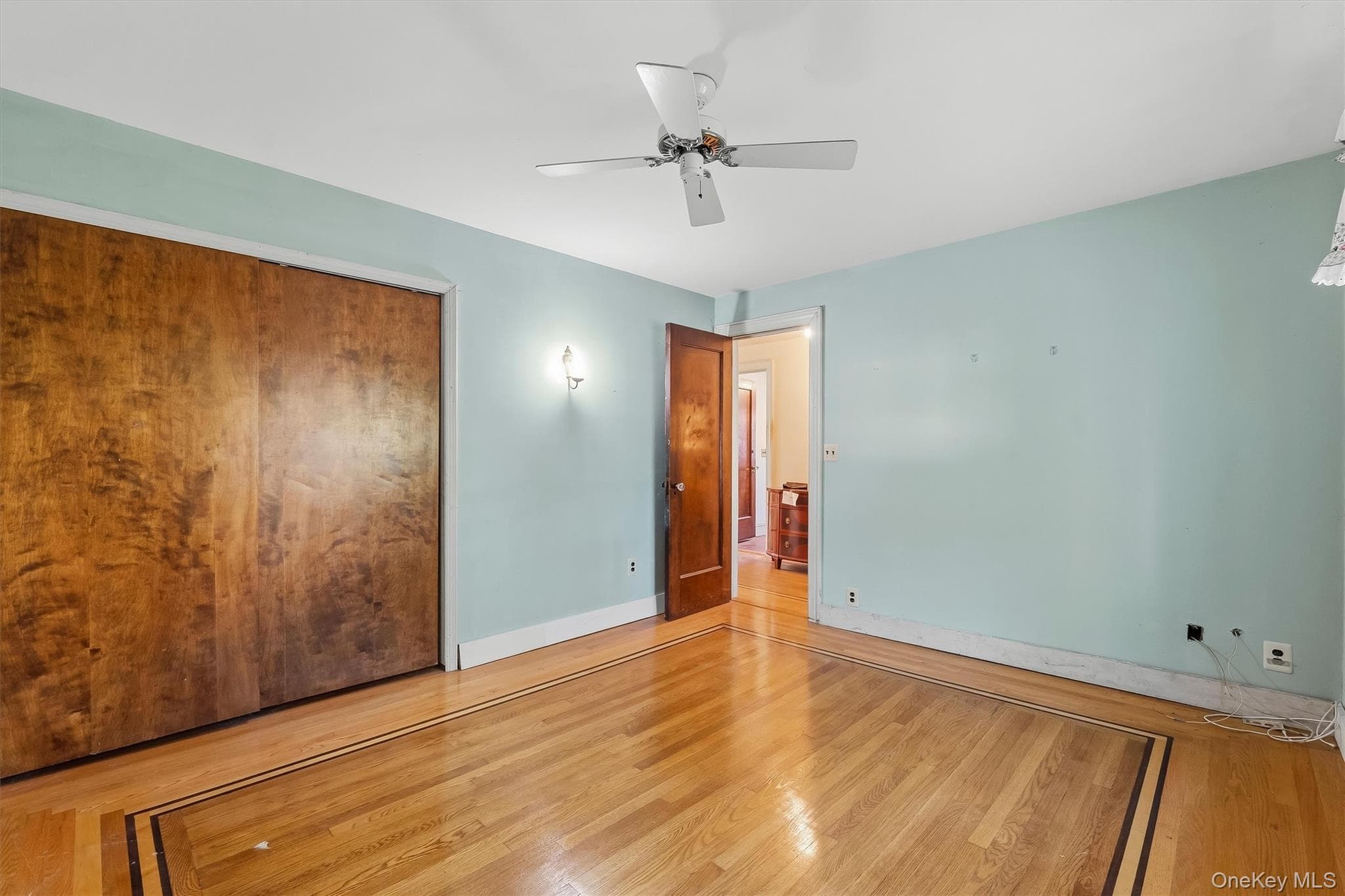 132 E 238th Street thumbnail 20