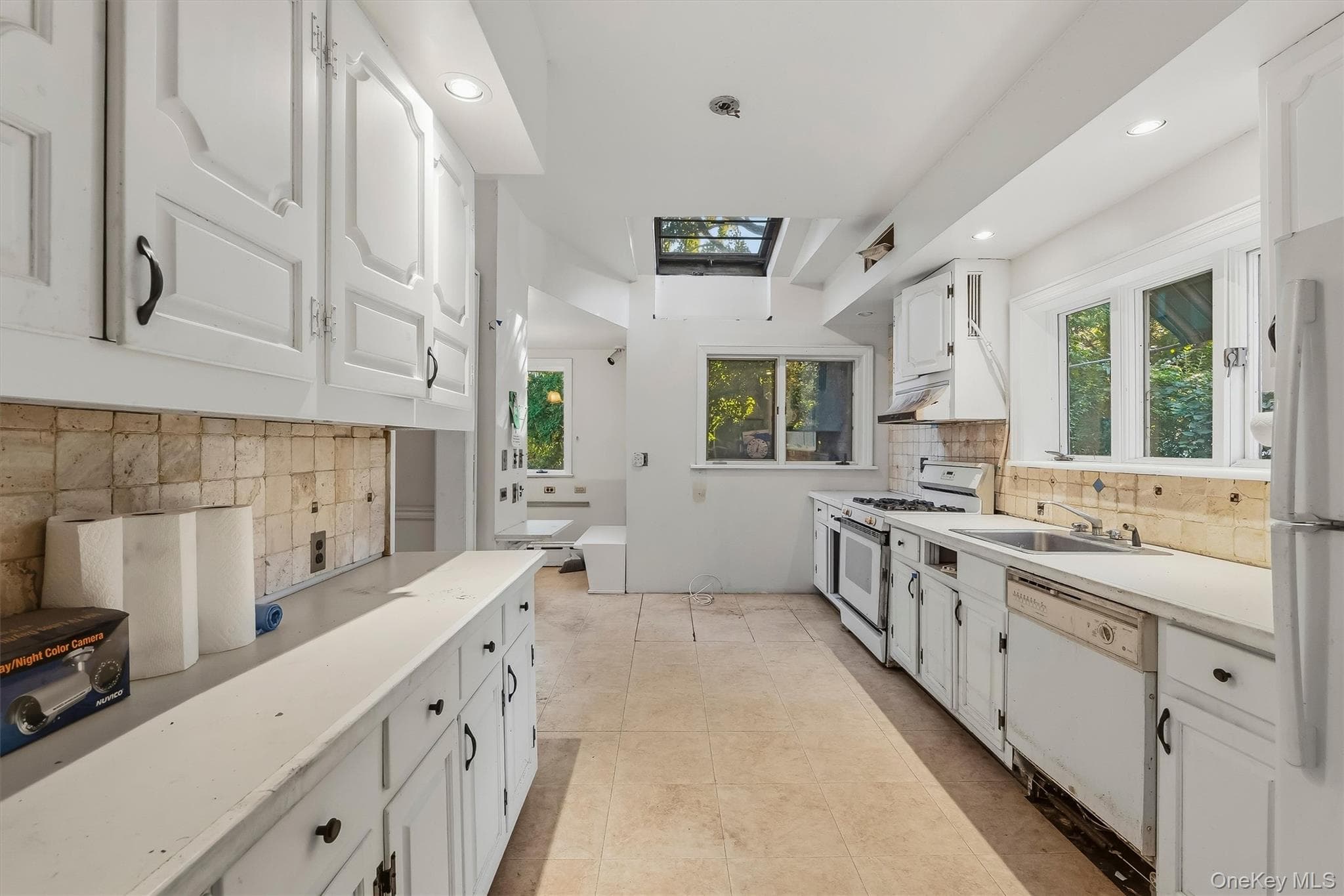 132 E 238th Street thumbnail 9