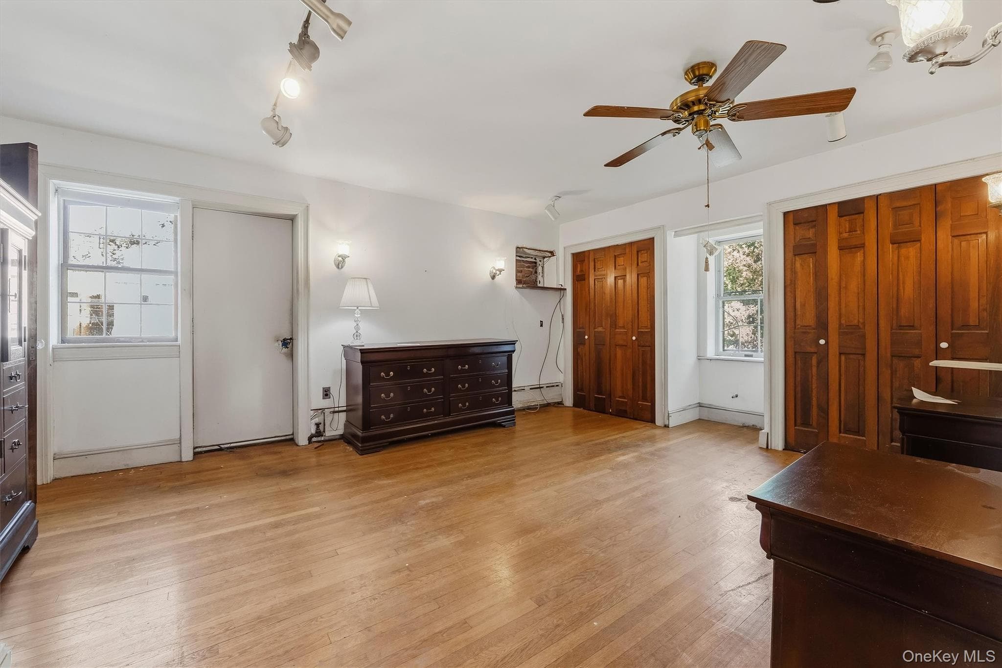 132 E 238th Street thumbnail 22