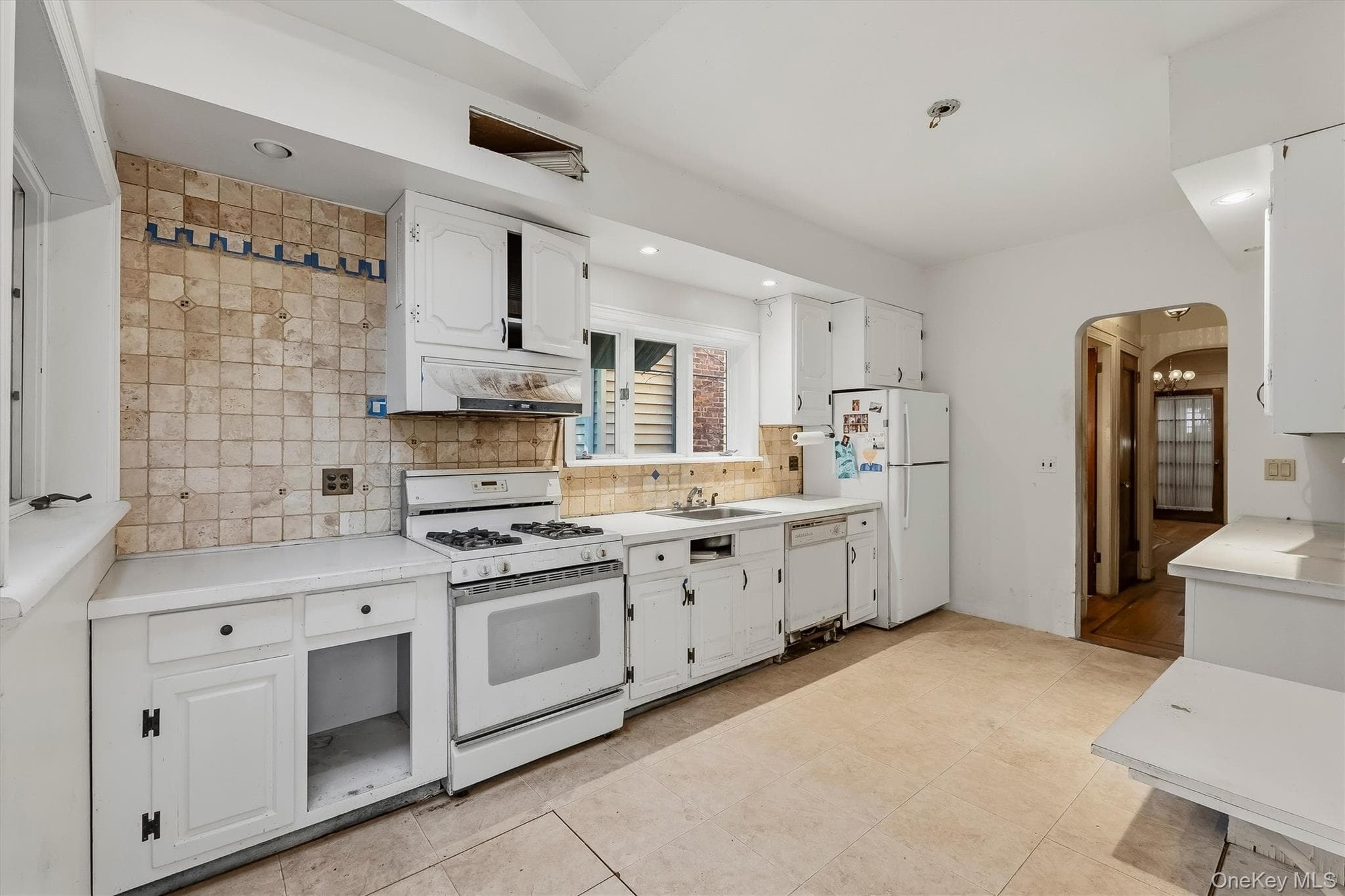 132 E 238th Street thumbnail 10