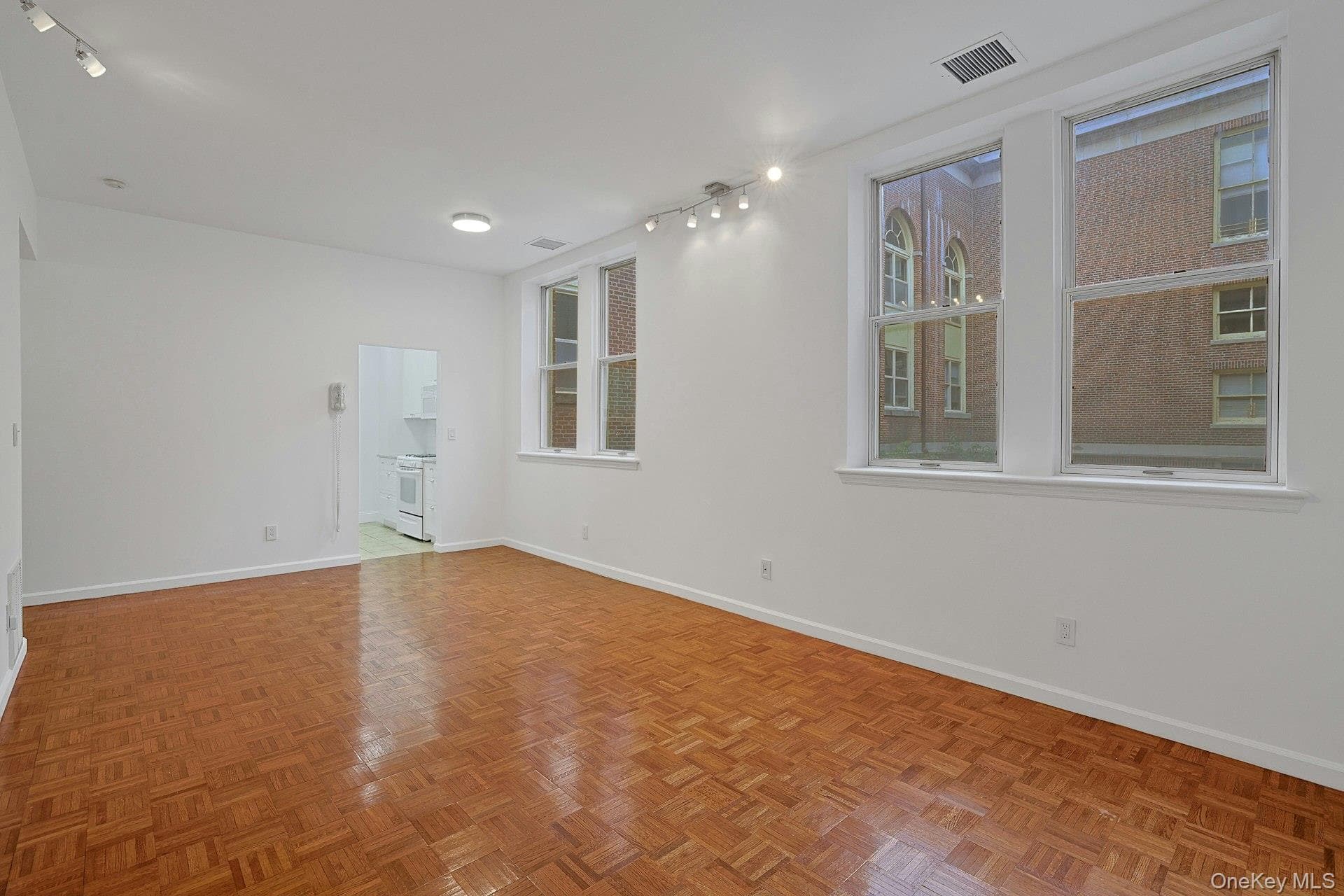 1250 North Avenue Unit: #204 thumbnail 7