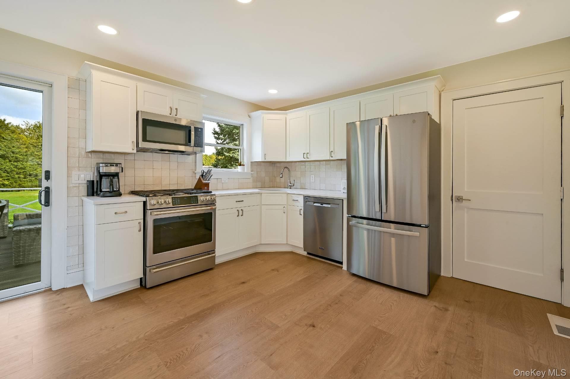 820 Gabriella Court thumbnail 8