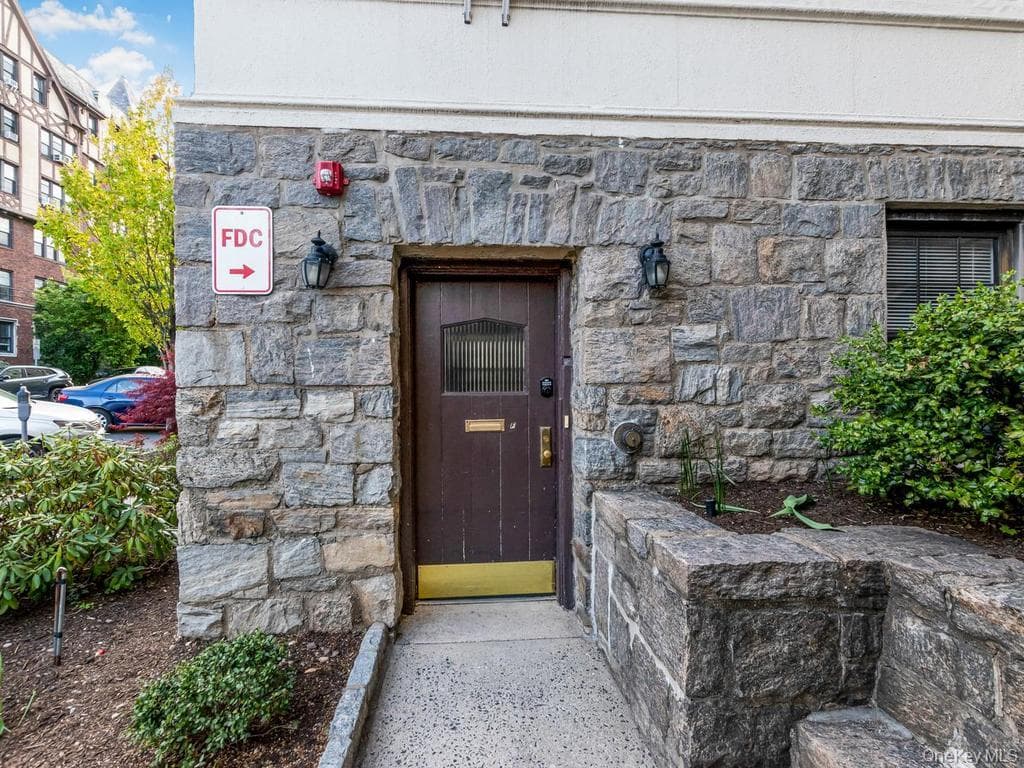 26 Pondfield Road Unit: F thumbnail 2