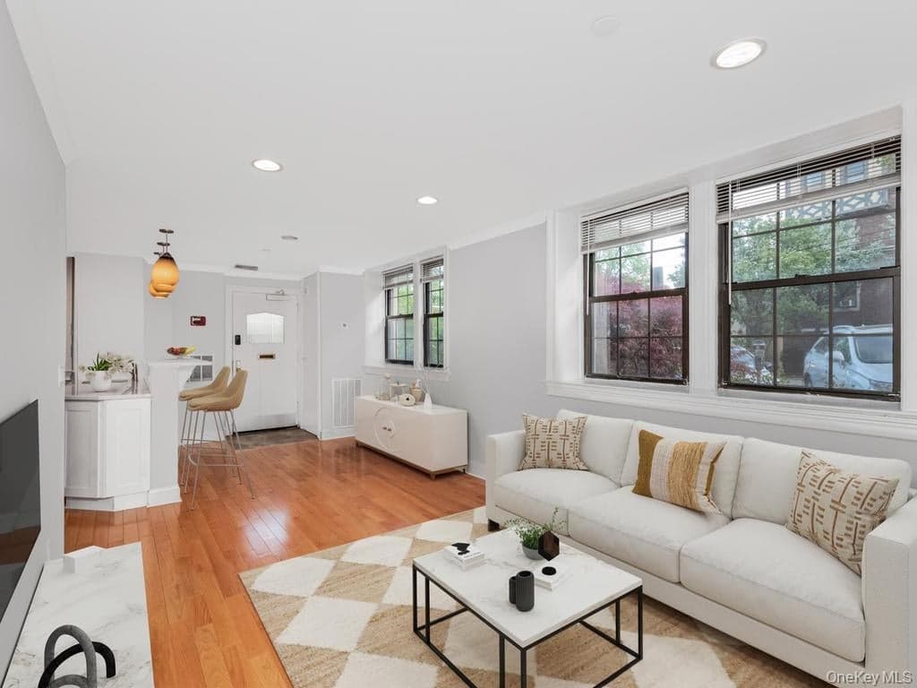 26 Pondfield Road Unit: F thumbnail 3