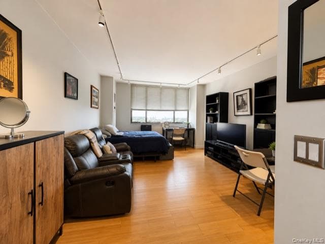 27110 Grand Central Parkway PKWY Unit: 16M thumbnail 2