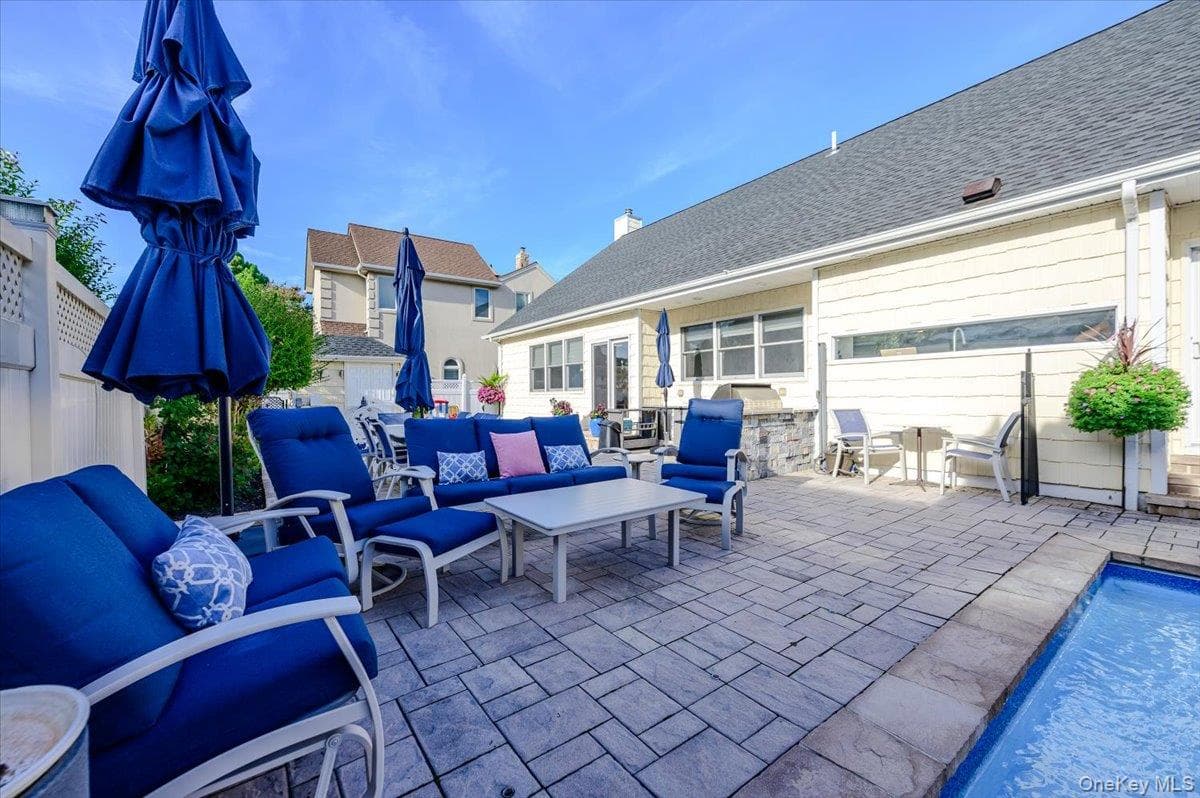 85 Suffolk Boulevard thumbnail 41