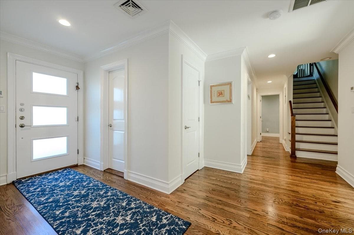 85 Suffolk Boulevard thumbnail 5